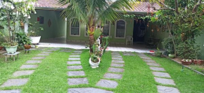 Casa do Aconchego, ampla, arejada com 2 vagas de garagem
